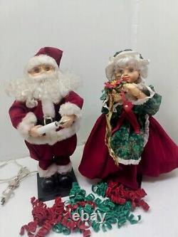 1980s Kmart Trim A Home Animated 18 Mr. & Mrs. Claus Works Lightbulb Burnt Out