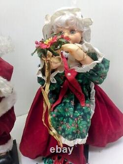 1980s Kmart Trim A Home Animated 18 Mr. & Mrs. Claus Works Lightbulb Burnt Out