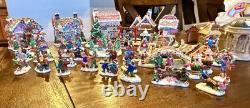 2005 Gingerfrost Lane Lot Of 37 Christmas Village Houses & Figurines Greenbrier