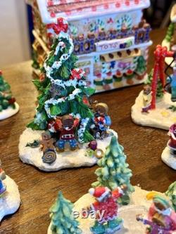 2005 Gingerfrost Lane Lot Of 37 Christmas Village Houses & Figurines Greenbrier