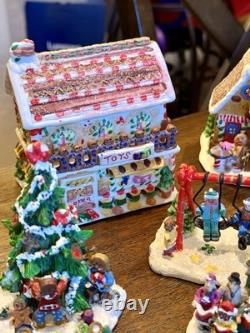 2005 Gingerfrost Lane Lot Of 37 Christmas Village Houses & Figurines Greenbrier