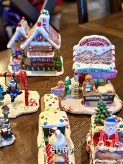 2005 Gingerfrost Lane Lot Of 37 Christmas Village Houses & Figurines Greenbrier