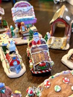 2005 Gingerfrost Lane Lot Of 37 Christmas Village Houses & Figurines Greenbrier