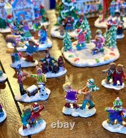 2005 Gingerfrost Lane Lot Of 37 Christmas Village Houses & Figurines Greenbrier