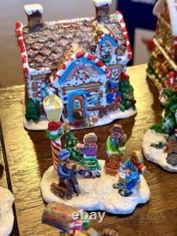 2005 Gingerfrost Lane Lot Of 37 Christmas Village Houses & Figurines Greenbrier