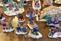 2005 Gingerfrost Lane Lot Of 37 Christmas Village Houses & Figurines Greenbrier