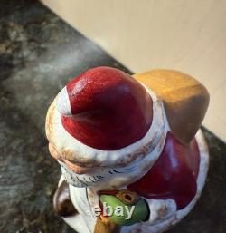 2006 EUC #131 Vaillancourt Folk Art Striding Father Christmas Decor Red Santa