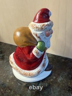 2006 EUC #131 Vaillancourt Folk Art Striding Father Christmas Decor Red Santa