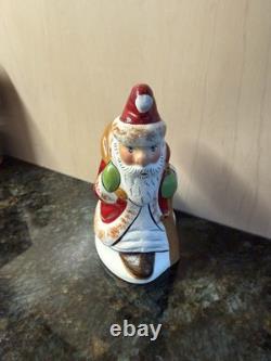 2006 EUC #131 Vaillancourt Folk Art Striding Father Christmas Decor Red Santa