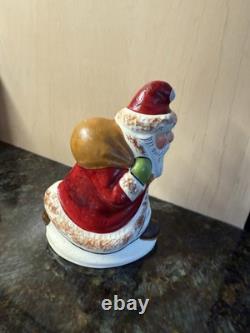 2006 EUC #131 Vaillancourt Folk Art Striding Father Christmas Decor Red Santa