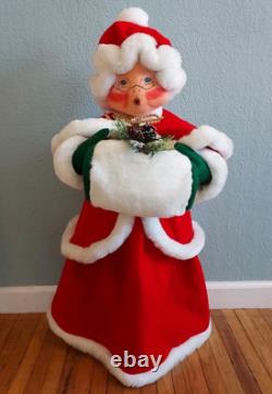 32 VTG 2004 AnnaLee CAROLING Mrs Claus Doll Christmas Classic Jinglebell