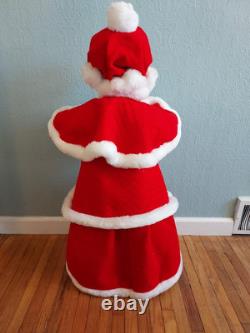 32 VTG 2004 AnnaLee CAROLING Mrs Claus Doll Christmas Classic Jinglebell