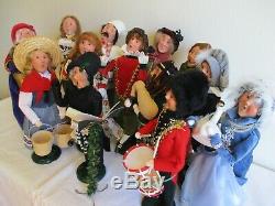 BYERS' CHOICE Carolers 12 DAYS OF CHRISTMAS Entire Set + CONDUCTOR Stand RISERS