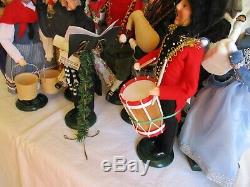 BYERS' CHOICE Carolers 12 DAYS OF CHRISTMAS Entire Set + CONDUCTOR Stand RISERS