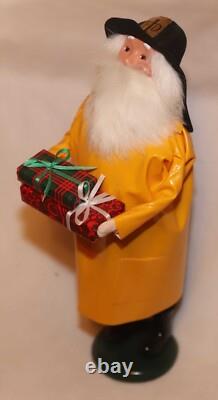 Byers Choice Caroler Fireman Santa With Presents 2016 Christmas