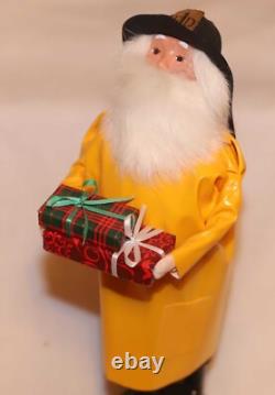 Byers Choice Caroler Fireman Santa With Presents 2016 Christmas