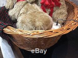 Christmas Animated Golden Retriever Puppies Dogs in Wicker Basket