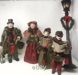 Christmas Carolers Family Figurines And Lighted 27 Lamp Set/4 Large 16-13 EUC