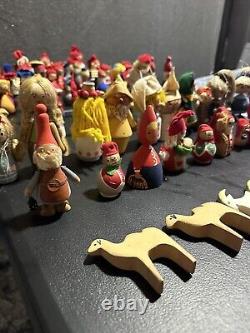 Christmas Figurines 90% Off (100 Pieces)