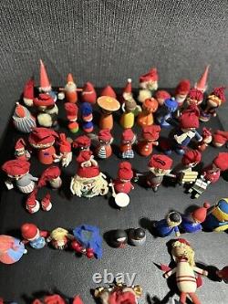 Christmas Figurines 90% Off (100 Pieces)