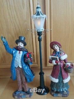 Costco Vintage Style Christmas Carolers Set Man Woman Boy Girl Lighted Lamppost