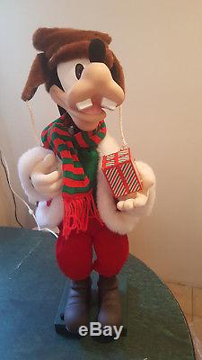 Disney Animated Christmas Holiday Singing Goofy