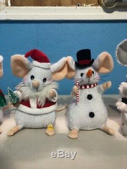Gemmy Lighted Singing Christmas Mouse lot Traditional Christmas Music