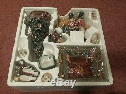 Grandeur Noel Porcelain Santa Scene Collector's Edition 2002 New