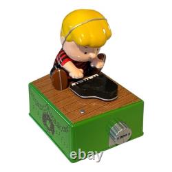 Hallmark PEANUTS Christmas Dance Party Music Full Set of 5 Figures 3 Lights