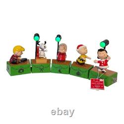 Hallmark PEANUTS Christmas Dance Party Music Full Set of 5 Figures 3 Lights