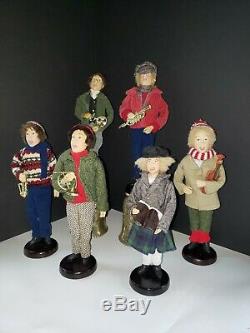 Holiday Christmas Carolers 6 Figurines 4 Men & 2 Women VINTAGE