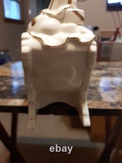 Lenox Santa With Sleigh & Reindeer Christmas Figurine 12.5 L Porcelain Gold