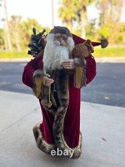 Mark Roberts Santa clause present figurine