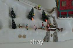 Mr Christmas Winter Wonderland Cable Cars Animated Skiers Music Lights 2006