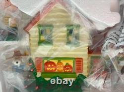 NEW IN BOX Dept. 56 PEANUTS HALLOWEEN PARTY Figurines & House Snoopy Linus