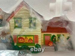 NEW IN BOX Dept. 56 PEANUTS HALLOWEEN PARTY Figurines & House Snoopy Linus