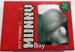 New In Box KID ROBOT Do It Yourself Holiday MUNNY + 4 Accessories Coloring Book