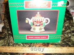RARE NEW Enesco Style CUTEY Christmas Lighted Moving Mice Family Music Box VIDEO