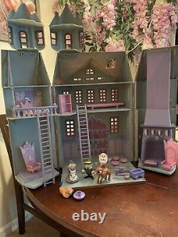 Rudolph and The Island of Misfit Toys Santa's Castle Play and Display Set