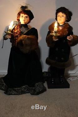TRADITIONS ANIMATED VICTORIAN COUPLE Holiday Animated Moving 26 Figures
