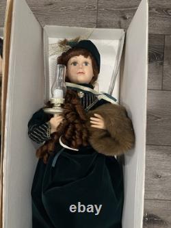 Traditions Animated Victorian Christmas Carolers 27 90s Green Vintage Excellent