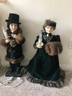 Traditions Christmas Motionette ANIMATED VICTORIAN COUPLE26