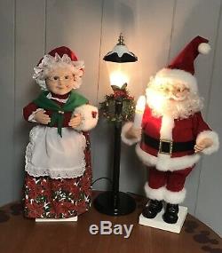 Trim A Home Animated Lighted TELCO Motion-ettes Mr & Mrs Claus With Lamppost