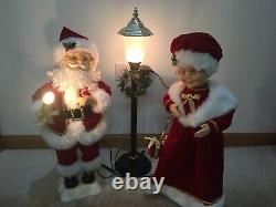 Trim A Home Animated Mr. & Mrs. Claus & Light Post Lighted Motion Adapter Used