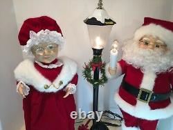 Trim at Home Vintage Animated Mr & Mrs Claus With Light Post in Original Box