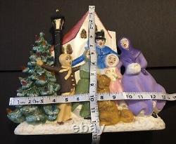 Vintage 1950's Christmas Tree & Caroling Light Up Music Atlantic Mold A414 WORKS