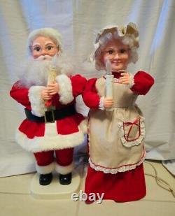 Vintage 1990's Rennoc Motionettes 24 Santa Claus & Mrs Claus Working Christmas