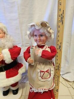 Vintage 1990's Rennoc Motionettes 24 Santa Claus & Mrs Claus Working Christmas