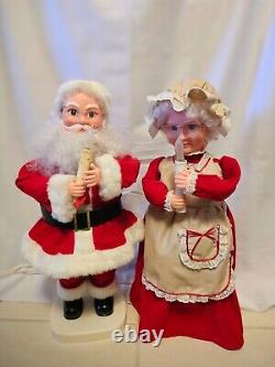 Vintage 1990's Rennoc Motionettes 24 Santa Claus & Mrs Claus Working Christmas