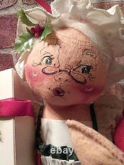 Vintage 1991 Designer Annalee Santa & Mrs Claus Hand Painted Christmas Dolls